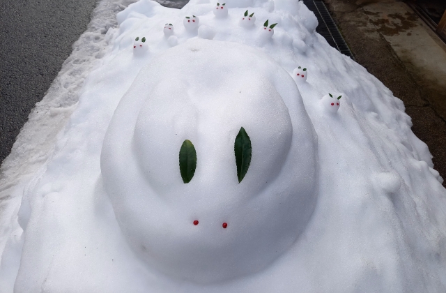 十日町雪まつり2026の混雑状況は？混雑を回避する方法も紹介！ブログ記事に挿入するウサギの雪像の画像