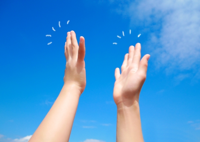 M!LK（ミルク）ハイタッチ会の会場は東京のどこ？倍率は？ブログ記事に挿入するハイタッチをしている手の画像