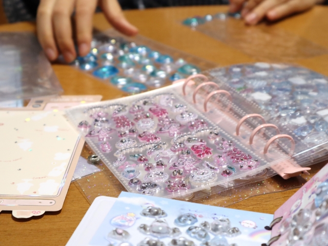 mojojojo（モジョジョジョ）うるちゅるポップシールどこで売ってる？取扱店舗どこで通販で買える？ブログ記事に挿入するシール帳の画像